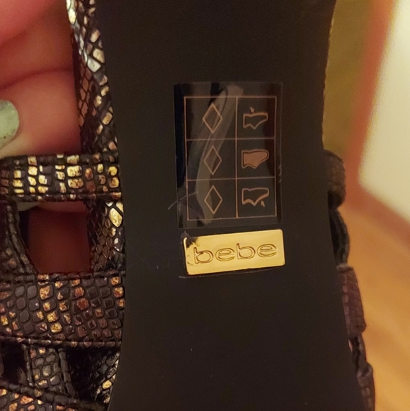 NWOT bebe metallic strappy high heels. Black & gold snakeskin pattern, size 7 - Picture 3 of 5